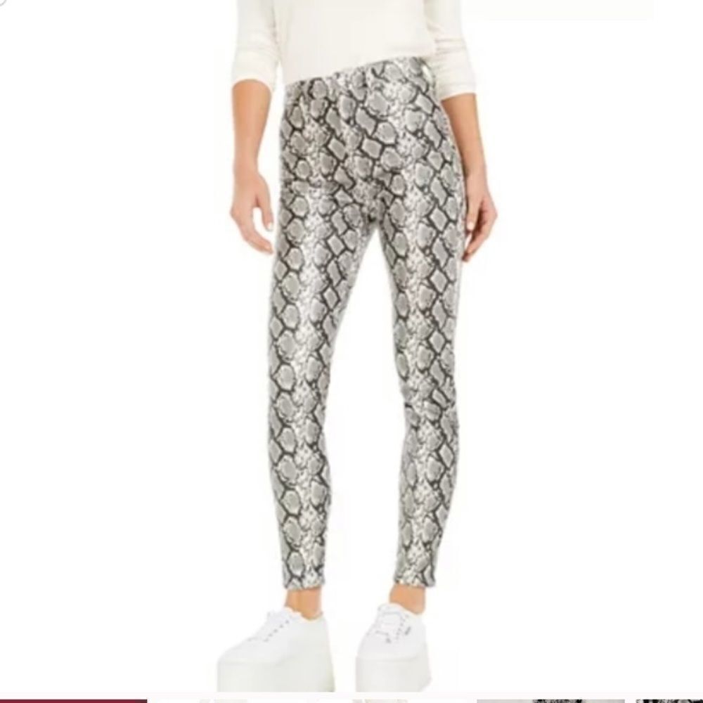 NWT Kendall + Kylie high rise animal jeans. 24